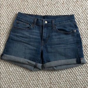 Levi Shorts size 27
